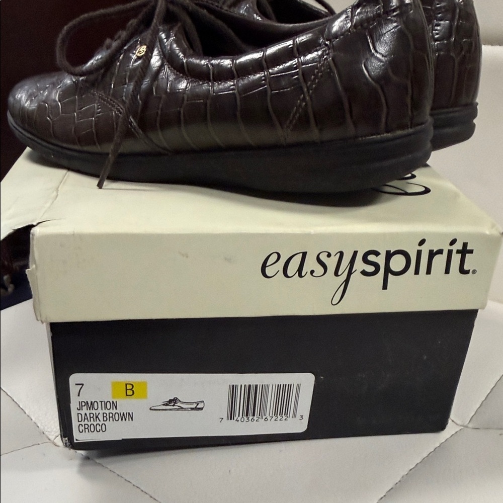 Easy Spirit Chocolate Crocodile Texture Oxfords - Picture 8 of 8
